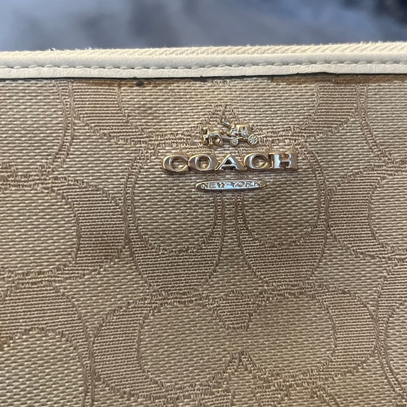 Coach Zippy Wristlet in Signature Fabric (53601) - Project Wristlet - Picture 2 of 14